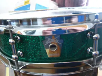 Need help identifying this Ludwig snare