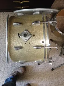 Can anyone identify these drums?