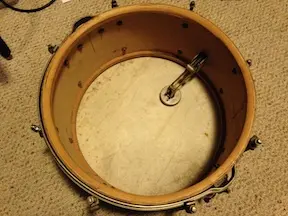 Old snare drum, can anyone tell me what it is?