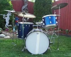 VINTAGE 1960s SLINGERLAND BLUE SPARKLE KIT