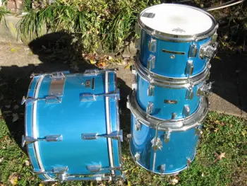 Pearl Fiberglass drums...