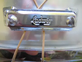 Ludwig Standard 1968 Metal snare drum...8 lugs...