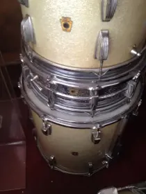 Help identifying a Ludwig Keystone Kit.