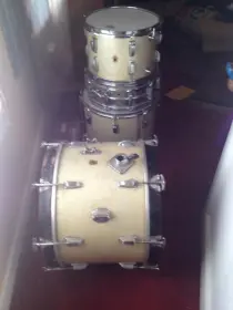 Help identifying a Ludwig Keystone Kit.