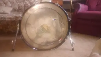 Can you please help me identify this bass drum???