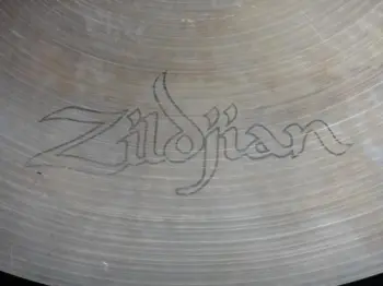 A Zildjian 18&quot; crash hollow logo