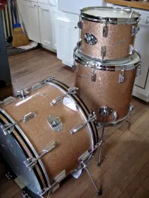 Rogers Cleveland Champgne with a 22&quot; bass drum...