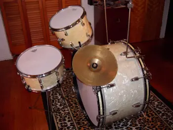 Wfl 18&quot; floor tom rehab.