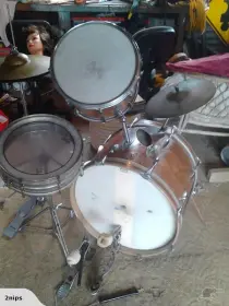 Cleaning a NOB 1920s Ludwig Snare