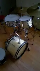 Another Please help identify these drums thread.