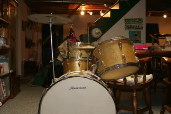 Identifying these Slingerland drums.....