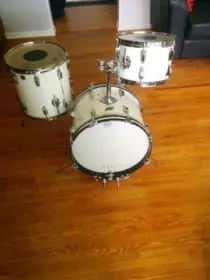 B/O badging Jazz size Ludwig kit in Wht Cortex..