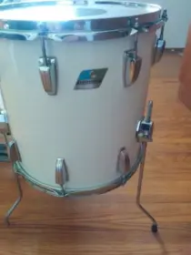 B/O badging Jazz size Ludwig kit in Wht Cortex..