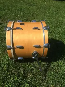 Vintage Gretsch square badge 14” x 18” bass drum, natural maple