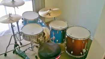Pearl wood-fiberglass kit with 18&quot; BD