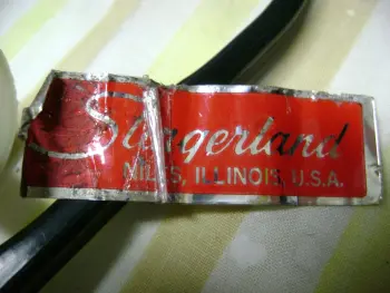 Slingy gold &amp; red labels. Anyone got any?