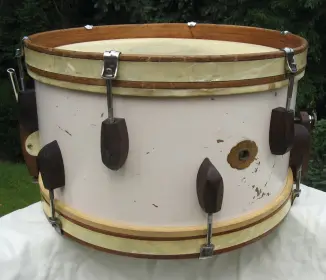 Refinishing a Slingerland Rolling Bomber