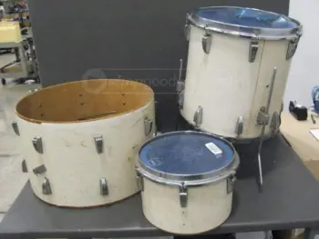 Goodwill online auction has a deal on vintage Sonor's ......anybody..?