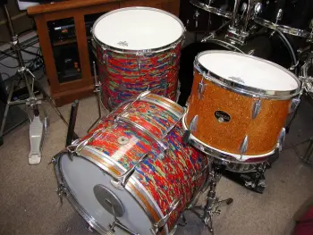 Looks Like a Gretsch....but it's not!