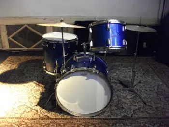 Need some help to identify this 60´s Japanese drum kit