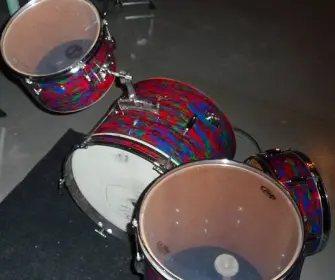 Japanese made Kent center lug kit in psychedelic lava pearl