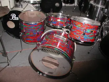 Japanese made Kent center lug kit in psychedelic lava pearl