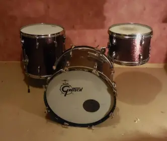 Burgundy Sparkles round badge Gretsch