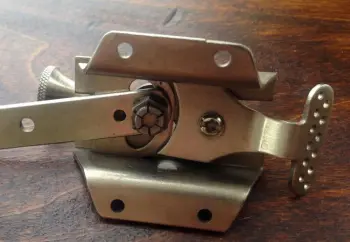 Trying again with this old throwoff - can anyone identify the brand?