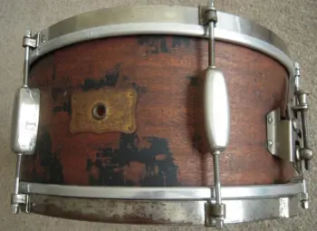 Trying again with this old throwoff - can anyone identify the brand?