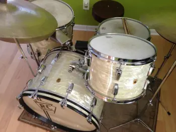 This is the Display Your Ludwig Drum Thread