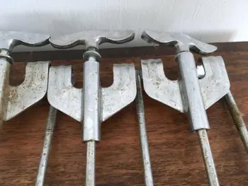Can anyone identify these MIJ lugs?
