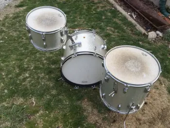 Vintage 1967 Ludwig 13/16/20 3pc drum set in silver sparkle