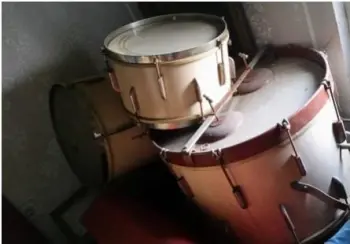 No name old 6 piece drums. Help!!!