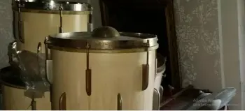 No name old 6 piece drums. Help!!!