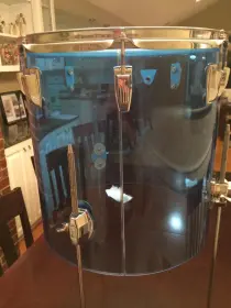 Blue Vistalite floor tom w/combo badge