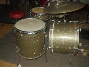 DERI Set 60s with Hardware and Cymbals scored!