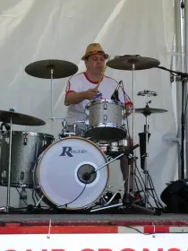 Outdoor Gig on the Victoria Holiday weekend.
