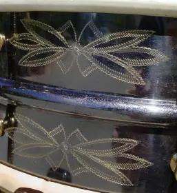[B]1931-32 LUDWIG &amp; LUDWIG 5 x 14 ENGRAVED (10 PETAL) CLASSIC GOLD BLACK BEAUTY[/B]