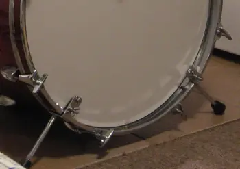 Clip on bass drum spurs