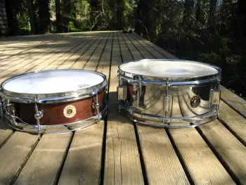 2 Kent snare drums