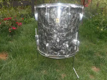 1966 Ludwig 16&quot; x 16&quot; floor tom in black diamond pearl finish - $265