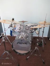 need help identifying an acrylic kit