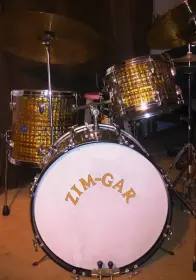I may have solved my Zim-Gar bass head logo quandry