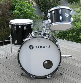 Classy Little Yamaha D20 in Black