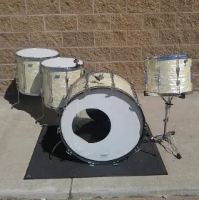 1972 Ludwig Mach Lug White Marine Pearl 15/16/18/26