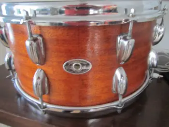Look at this 70s Slingerland Maple finish...