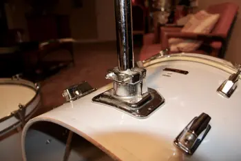 $10 Pearl Kit. Identification Please