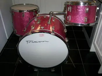 Taylor Hawkins on vintage Trixon kit?