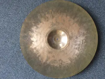 Can anyone ID this vintage cymbal