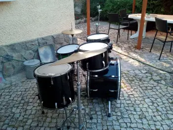 Rogers drum kit I found